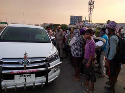 Spotting migrant workers walking on highway Andhra Chief Secy intervenes, puts them on special train to their homes | Spotting migrant workers walking on highway Andhra Chief Secy intervenes, puts them on special train to their homes