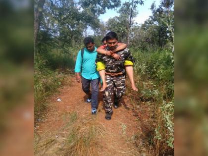 Constable rescues two persons who fainted during foot march to Tirumala temple | Constable rescues two persons who fainted during foot march to Tirumala temple Constable rescues two persons who fainted during foot march to Tirumala temple | Constable rescues two persons who fainted during foot march to Tirumala temple