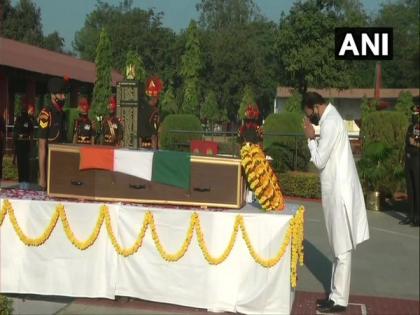 Anil Deshmukh, Army officers attend wreath laying ceremony of soldier killed in Pak ceasefire violation | Anil Deshmukh, Army officers attend wreath laying ceremony of soldier killed in Pak ceasefire violation