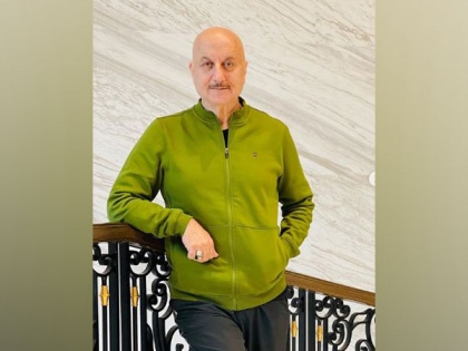 Anupam Kher shares inspirational post about 'miracle of sunrise in the darkness' | Anupam Kher shares inspirational post about 'miracle of sunrise in the darkness'