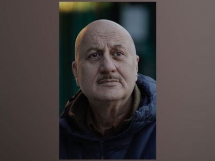 Appealing to fans' inner writers, Anupam Kher offers autographed book | Appealing to fans' inner writers, Anupam Kher offers autographed book