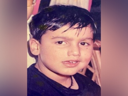 Arjun Kapoor digs out adorable childhood picture | Arjun Kapoor digs out adorable childhood picture