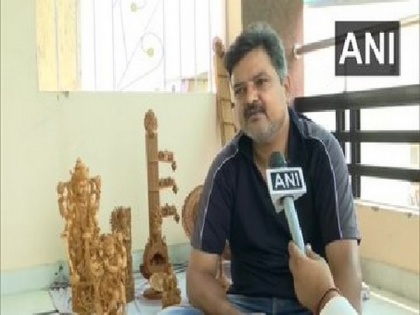 Business of Jaipur's wood carving artists adversely affected by COVID-19 | Business of Jaipur's wood carving artists adversely affected by COVID-19