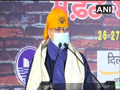 'Debate with farmer leaders in public on new laws':At Singhu protest site, Kejriwal throws challenge to Centre | 'Debate with farmer leaders in public on new laws':At Singhu protest site, Kejriwal throws challenge to Centre 'Debate with farmer leaders in public on new laws':At Singhu protest site, Kejriwal throws challenge to Centre | 'Debate with farmer leaders in public on new laws':At Singhu protest site, Kejriwal throws challenge to Centre