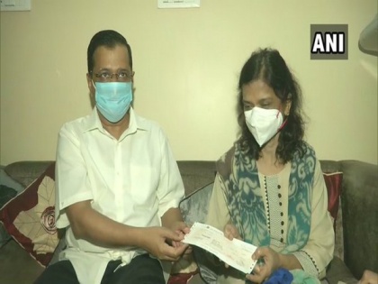 Kejriwal hands over Rs 1 cr compensation to kin of Delhi doctor who died battling COVID-19 | Kejriwal hands over Rs 1 cr compensation to kin of Delhi doctor who died battling COVID-19