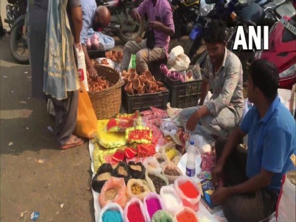 COVID-19: West Bengal's Asansol markets experience limited footfall in Diwali season | COVID-19: West Bengal's Asansol markets experience limited footfall in Diwali season