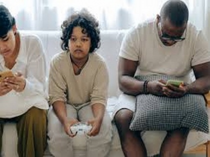 Study focuses on the effects of smartphone use on parenting | Study focuses on the effects of smartphone use on parenting