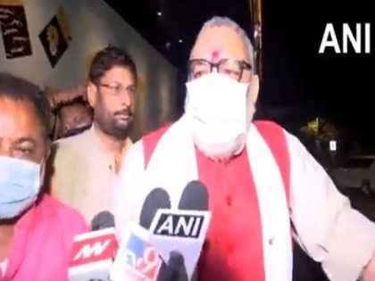 After watching 'The Kashmir Files', Union Min Giriraj Singh leaves theatre teary-eyed | After watching 'The Kashmir Files', Union Min Giriraj Singh leaves theatre teary-eyed