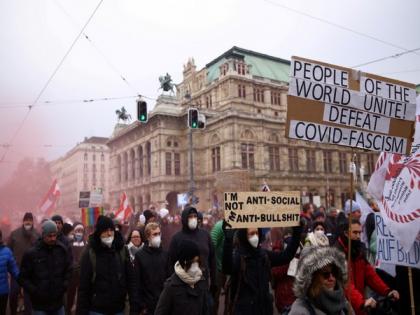 Thousands of people protesting COVID-19 restrictions in Vienna | Thousands of people protesting COVID-19 restrictions in Vienna