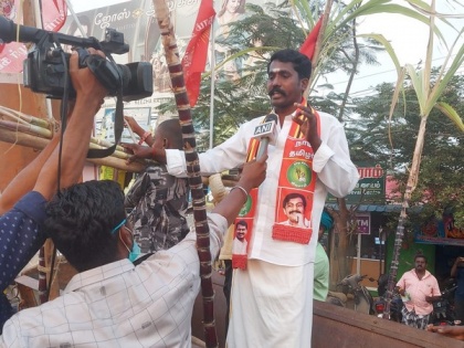 TN polls: NTK leader Shiv Raman campaigns on bullock cart to protest fuel price hike | TN polls: NTK leader Shiv Raman campaigns on bullock cart to protest fuel price hike