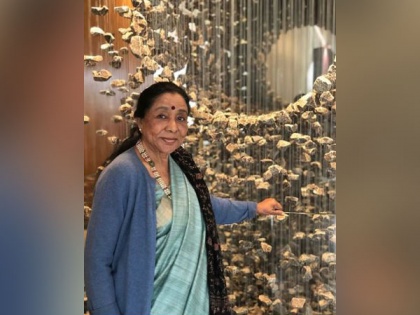 Asha Bhosle shares throwback birthday wishes from Canadian PM | Asha Bhosle shares throwback birthday wishes from Canadian PM