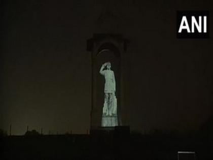 PM Modi unveils hologram statue of Netaji Subhas Chandra Bose at India Gate | PM Modi unveils hologram statue of Netaji Subhas Chandra Bose at India Gate