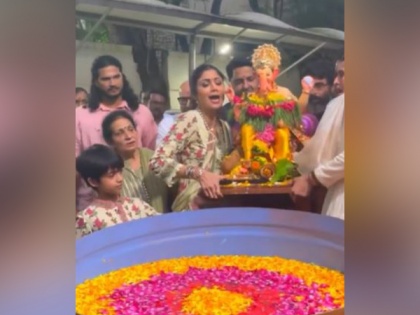Shilpa Shetty Kundra bids adieu to Lord Ganesha with her kids | Shilpa Shetty Kundra bids adieu to Lord Ganesha with her kids