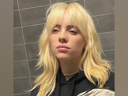Billie Eilish performs on 'Misery Business' with Hayley Williams at Coachella Weekend 2 | Billie Eilish performs on 'Misery Business' with Hayley Williams at Coachella Weekend 2