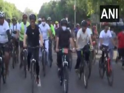 'Pedal for Health': Union Ministers ride cycles as part of 'Azadi Ka Amrut Mahotsav' | 'Pedal for Health': Union Ministers ride cycles as part of 'Azadi Ka Amrut Mahotsav'