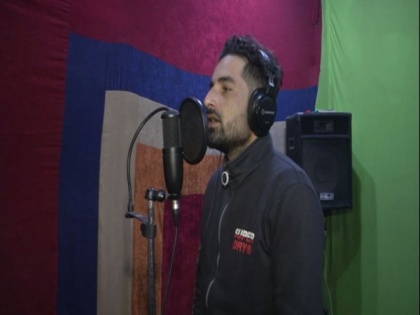 Kashmir youngster helps youth in Valley to get their songs recorded | Kashmir youngster helps youth in Valley to get their songs recorded