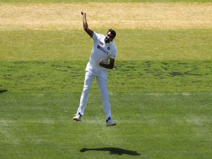 'Southpaw slayer' Ashwin surpasses Muralitharan to add feather to illustrious cap | 'Southpaw slayer' Ashwin surpasses Muralitharan to add feather to illustrious cap