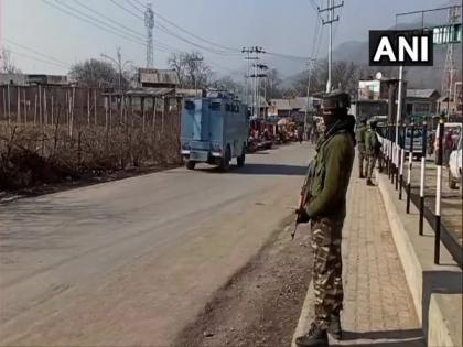 8 civilians injured in J-K's Pulwama grenade attack | 8 civilians injured in J-K's Pulwama grenade attack 8 civilians injured in J-K's Pulwama grenade attack | 8 civilians injured in J-K's Pulwama grenade attack