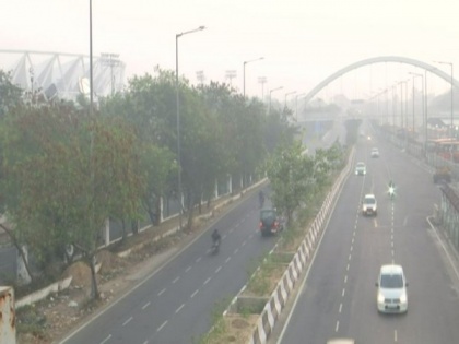 Delhi's air quality marginally improves, still in 'poor' category | Delhi's air quality marginally improves, still in 'poor' category
