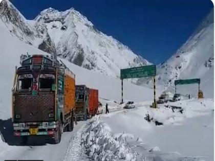 BRO personnel kept Kashmir-Ladakh Zojila pass open till Dec 31 this winter | BRO personnel kept Kashmir-Ladakh Zojila pass open till Dec 31 this winter BRO personnel kept Kashmir-Ladakh Zojila pass open till Dec 31 this winter | BRO personnel kept Kashmir-Ladakh Zojila pass open till Dec 31 this winter