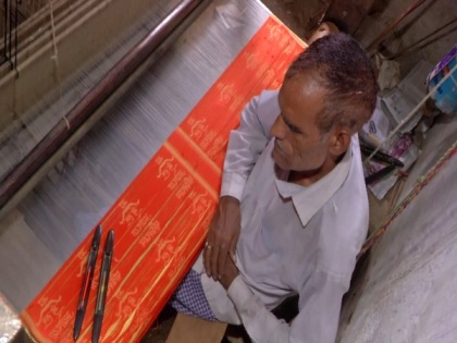Varanasi weaver prepares cloth with 'Jai Shree Ram' message for PM Modi | Varanasi weaver prepares cloth with 'Jai Shree Ram' message for PM Modi