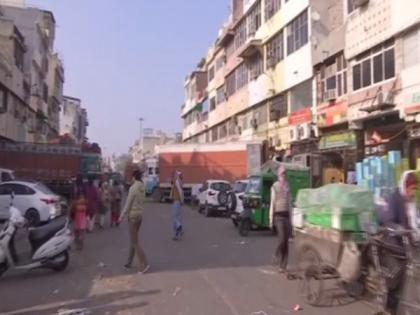 Business adversely affected due to farmers' protest claim traders at Delhi's Azadpur market | Business adversely affected due to farmers' protest claim traders at Delhi's Azadpur market Business adversely affected due to farmers' protest claim traders at Delhi's Azadpur market | Business adversely affected due to farmers' protest claim traders at Delhi's Azadpur market
