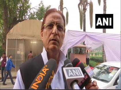 Samajwadi Party leader Azam Khan moves SC seeking interim bail to campaign in UP Polls | Samajwadi Party leader Azam Khan moves SC seeking interim bail to campaign in UP Polls