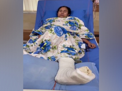 Refrain from causing inconvenience to anybody: Injured Mamata Banerjee to supporters from hospital | Refrain from causing inconvenience to anybody: Injured Mamata Banerjee to supporters from hospital