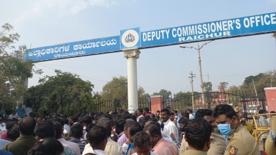 Protests in K'taka's Raichur over removal of Ambedkar's photo at R'Day event | Protests in K'taka's Raichur over removal of Ambedkar's photo at R'Day event