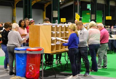 Voters take to polls in Irish general election | Voters take to polls in Irish general election Voters take to polls in Irish general election | Voters take to polls in Irish general election