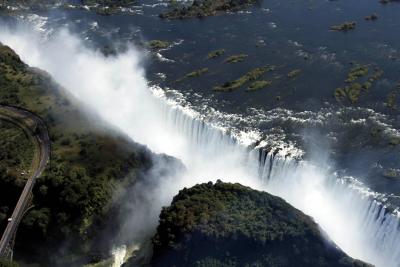 Zimbabwe reopens Victoria Falls border to vaccinated tourists | Zimbabwe reopens Victoria Falls border to vaccinated tourists