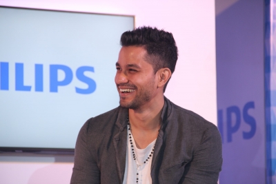 Kunal Kemmu plays Holi after 12 years | Kunal Kemmu plays Holi after 12 years