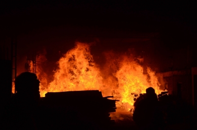 Fire breaks out in auto part factory in Delhi | Fire breaks out in auto part factory in Delhi Fire breaks out in auto part factory in Delhi | Fire breaks out in auto part factory in Delhi