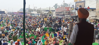 Farmers seize Punjab-Haryana toll plazas, make them free | Farmers seize Punjab-Haryana toll plazas, make them free Farmers seize Punjab-Haryana toll plazas, make them free | Farmers seize Punjab-Haryana toll plazas, make them free