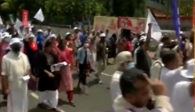 Protests over K-Rail project in Kerala continue | Protests over K-Rail project in Kerala continue
