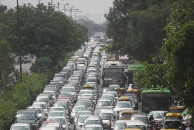 Delhi's roads see heavy traffic on Raksha Bandhan | Delhi's roads see heavy traffic on Raksha Bandhan