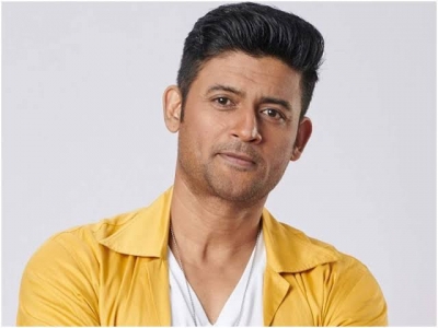 Manav Gohil turns his make-up room into a comfortable space to chill and relax | Manav Gohil turns his make-up room into a comfortable space to chill and relax