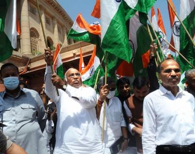 Govt afraid of JPC probe in Adani matter: Kharge | Govt afraid of JPC probe in Adani matter: Kharge Govt afraid of JPC probe in Adani matter: Kharge | Govt afraid of JPC probe in Adani matter: Kharge