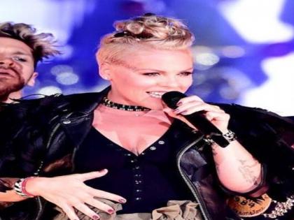 Pink to give away thousands of banned books at her show | Pink to give away thousands of banned books at her show Pink to give away thousands of banned books at her show | Pink to give away thousands of banned books at her show