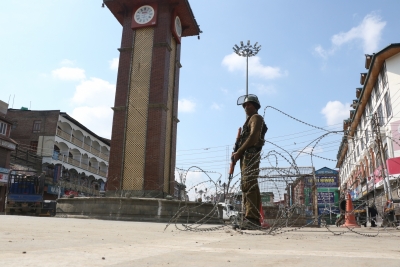 Shutdown in Srinagar, mobile internet suspended | Shutdown in Srinagar, mobile internet suspended Shutdown in Srinagar, mobile internet suspended | Shutdown in Srinagar, mobile internet suspended