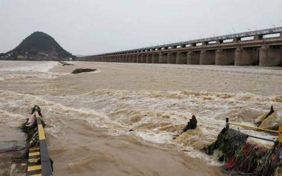 2K families affected by Krishna river flood in AP's Vijayawada | 2K families affected by Krishna river flood in AP's Vijayawada