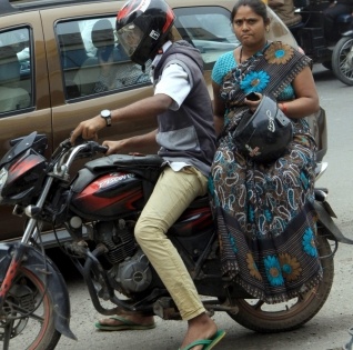Delhi startup develops anti-pollution helmet for bikers | Delhi startup develops anti-pollution helmet for bikers