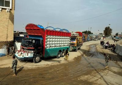 Pak allows cargo trucks to cross over into Afghanistan | Pak allows cargo trucks to cross over into Afghanistan