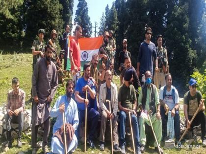 Army organises Jawaan-Awaam trek in north Kashmir | Army organises Jawaan-Awaam trek in north Kashmir