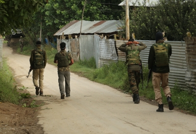 Soldier, terrorist killed in Pulwama encounter | Soldier, terrorist killed in Pulwama encounter Soldier, terrorist killed in Pulwama encounter | Soldier, terrorist killed in Pulwama encounter