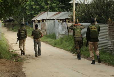 Soldier, terrorist killed in Pulwama encounter | Soldier, terrorist killed in Pulwama encounter