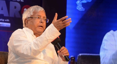 Lalu Prasad lands in Patna ahead of crucial bypolls | Lalu Prasad lands in Patna ahead of crucial bypolls