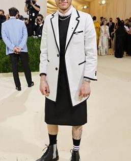 Pete Davidson to skip broadcast of 'SNL' for Movie Role | Pete Davidson to skip broadcast of 'SNL' for Movie Role Pete Davidson to skip broadcast of 'SNL' for Movie Role | Pete Davidson to skip broadcast of 'SNL' for Movie Role