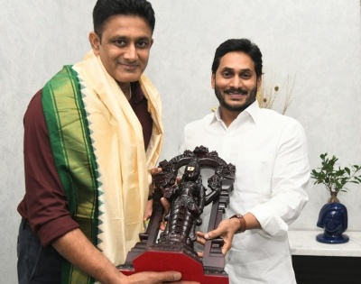 Anil Kumble meets Andhra CM, discusses sports univ | Anil Kumble meets Andhra CM, discusses sports univ