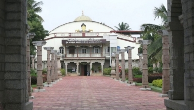 Accused Lingayat seer develops chest pain, shifted to hospital from jail | Accused Lingayat seer develops chest pain, shifted to hospital from jail Accused Lingayat seer develops chest pain, shifted to hospital from jail | Accused Lingayat seer develops chest pain, shifted to hospital from jail